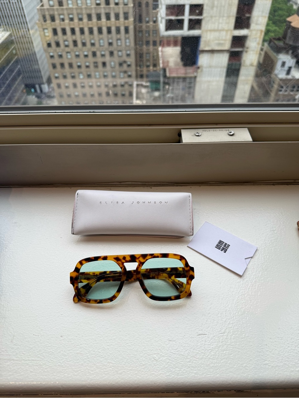 Elisa Johnson Jane in Brown Tortoise Blue Lens - Picture 5 of 5